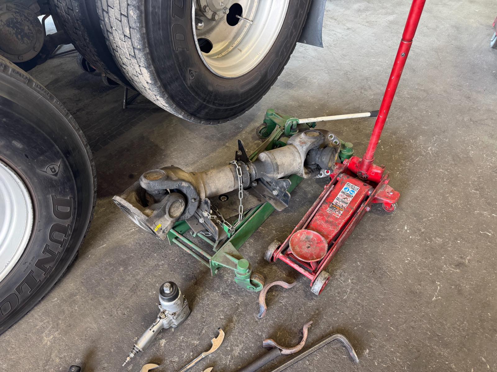 三菱FUSO_FV50クラッチ交換整備。プロペラシャフト脱着