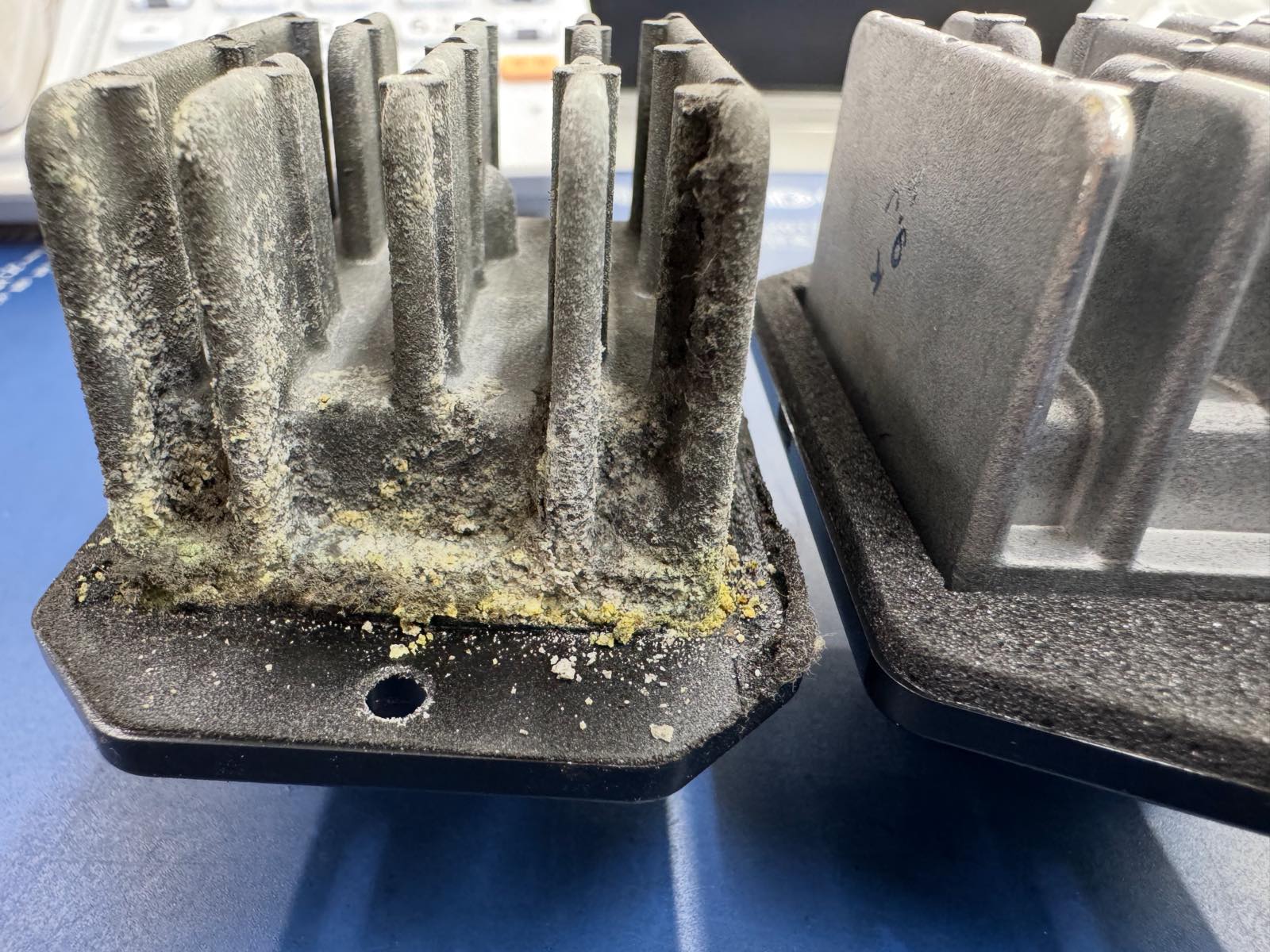 ポルテのエアコン、風が出ない故障の原因は２つの部品でした