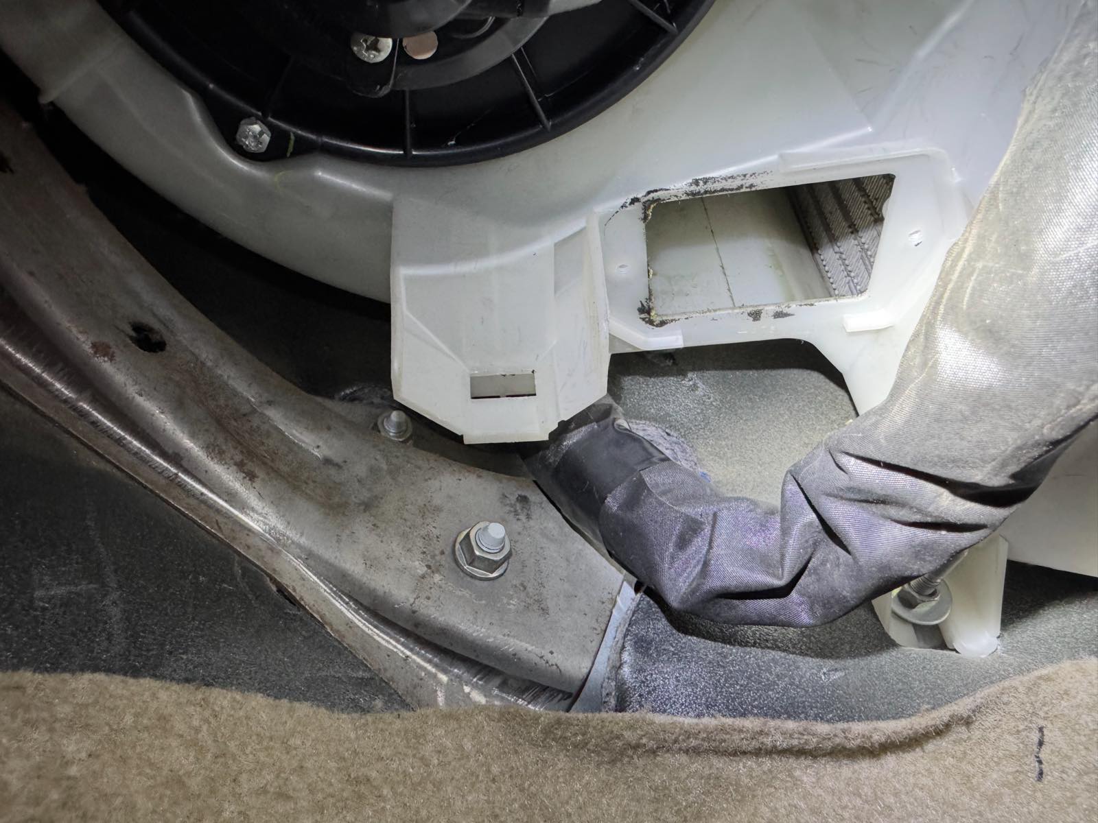 ポルテのブロアレジスタトランジスタの取り外し