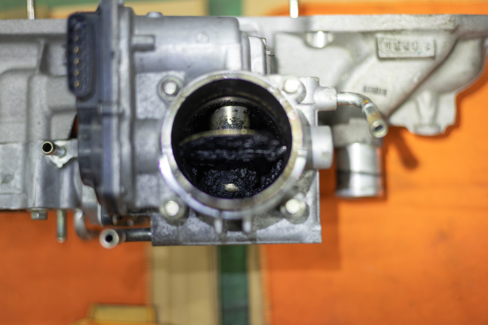 MAZDA　CX-5　ディーゼル　カーボン除去の方法　スロットルボディ