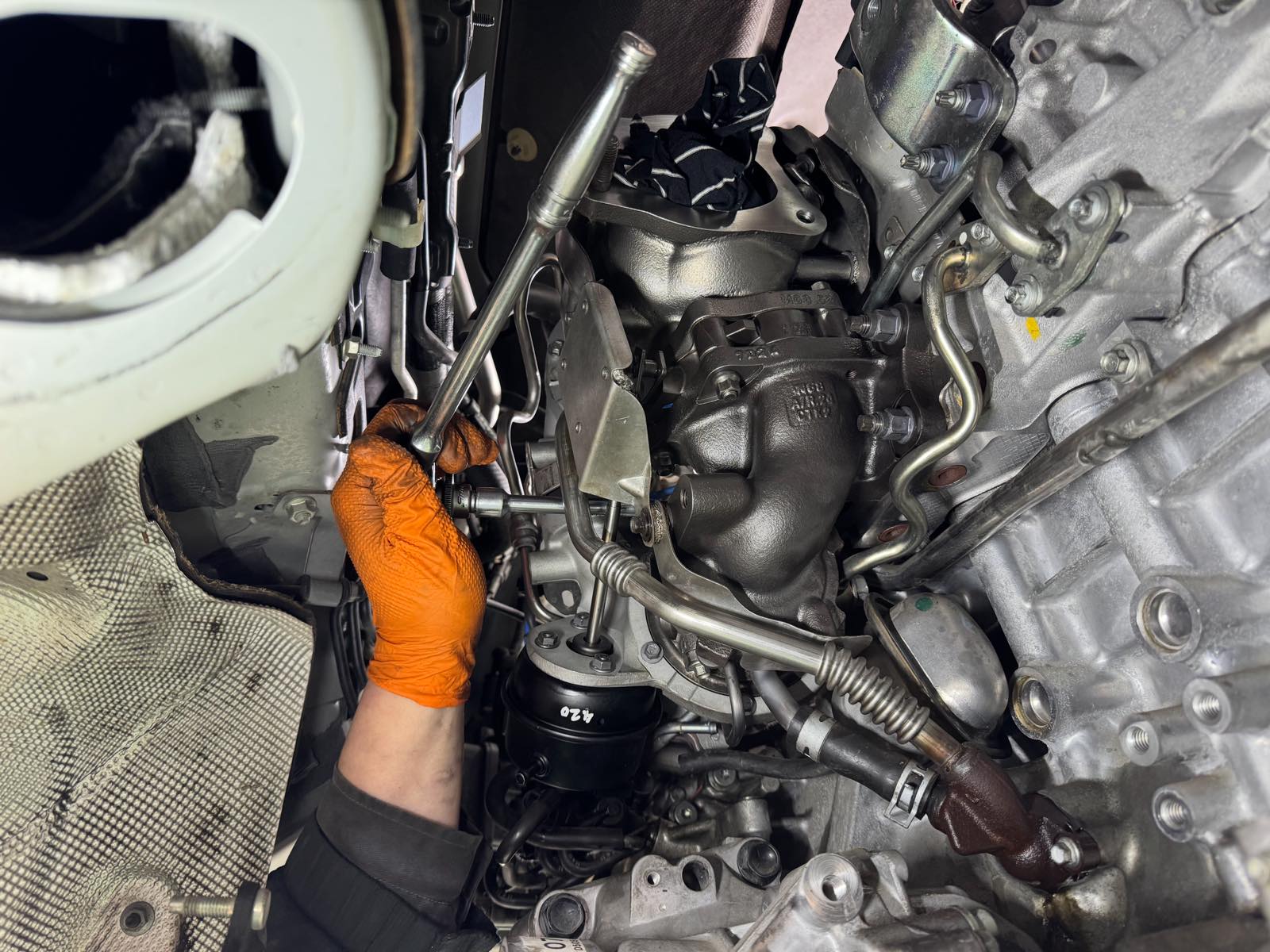 マツダCX5のターボ故障。ターボ本体の取外し