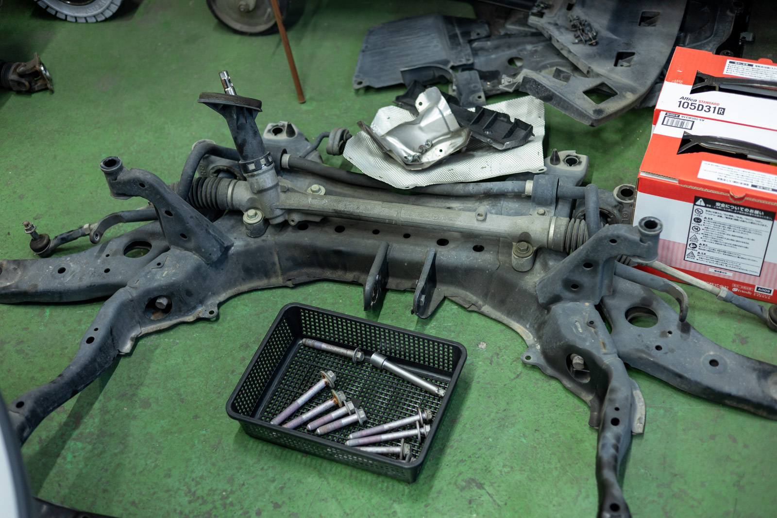 マツダCX5のターボ故障。ロアメンバーの取外し