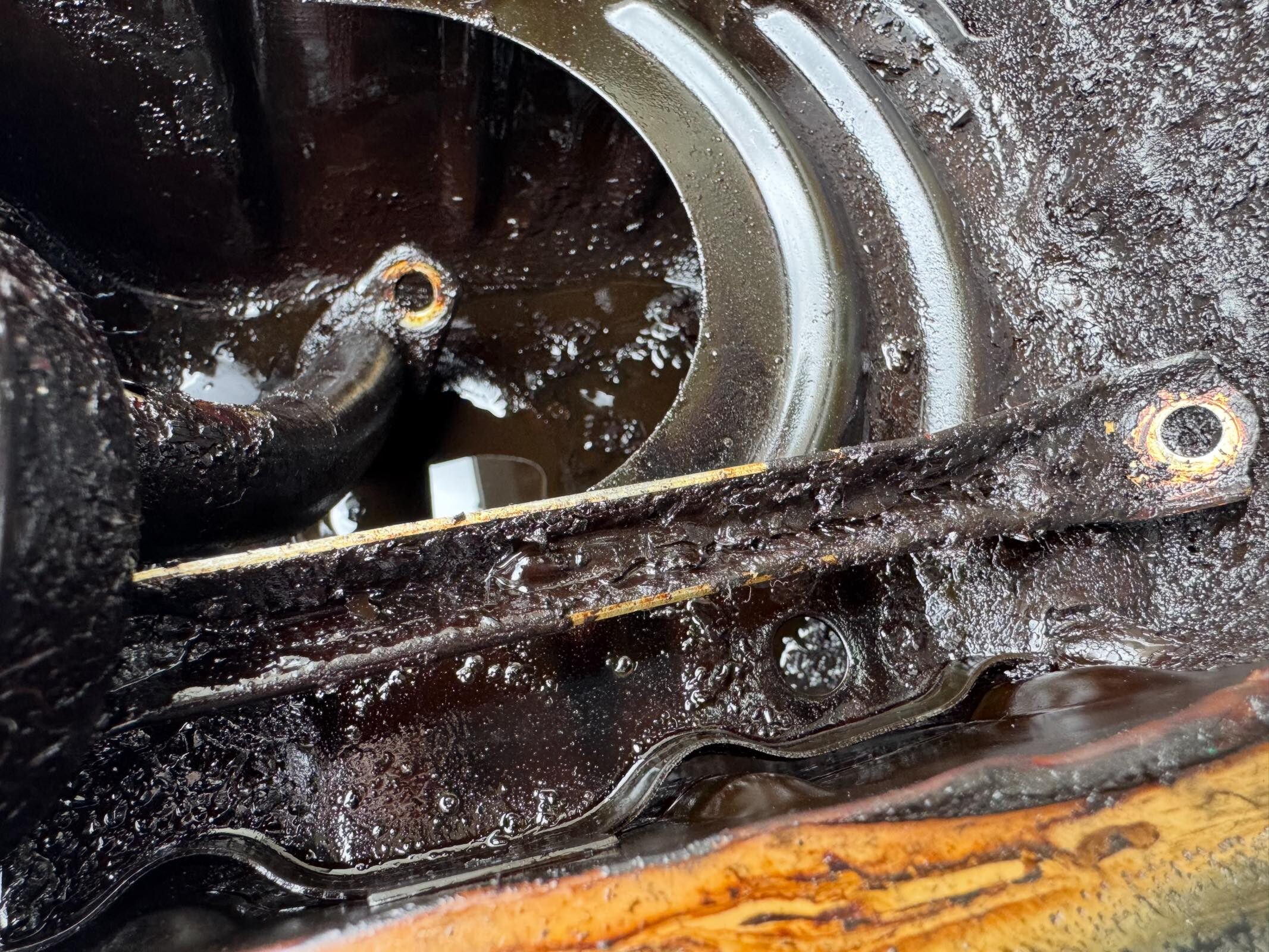 オイル交換しなかった場合のエンジンオイルストレーナの詰まり具合