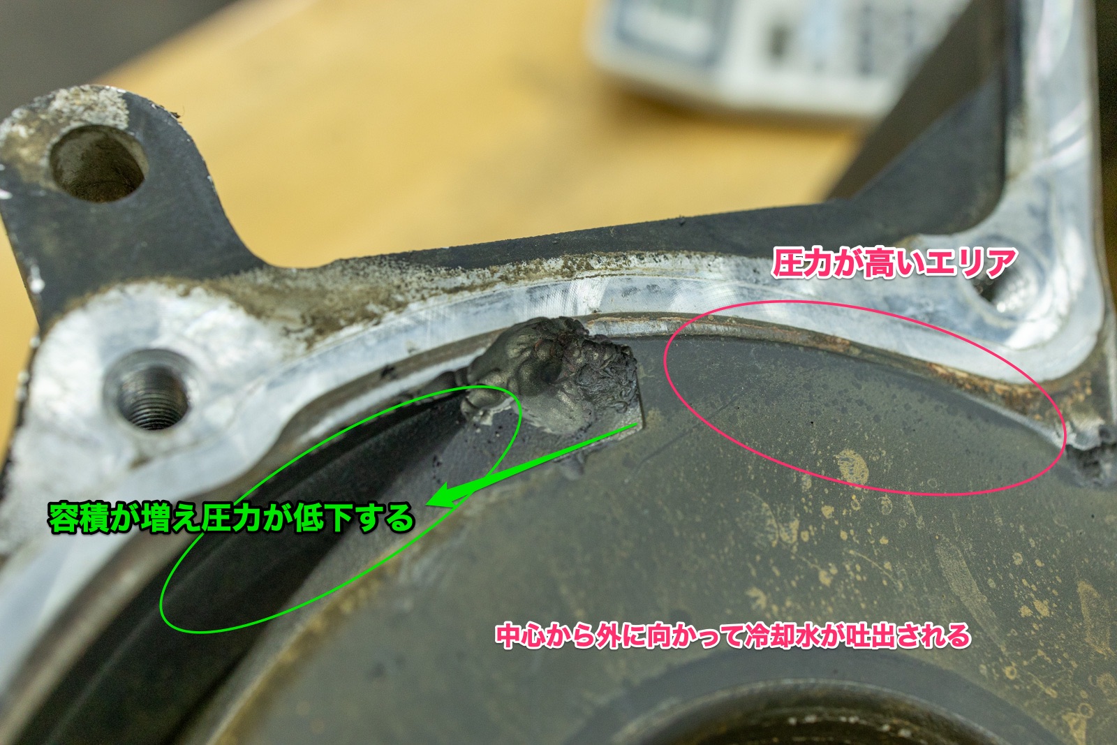 UDトラックの水漏れの原因はキャビテーション
